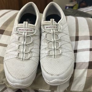 Women Skechers  Size 8
